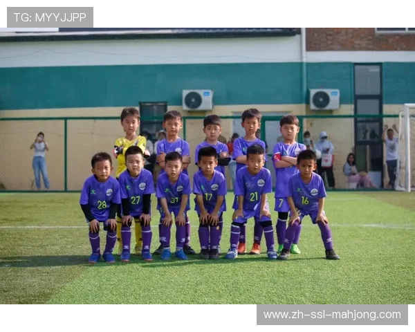 校园足球联赛推动青少年体育发展，英超俱乐部青训合作扩大