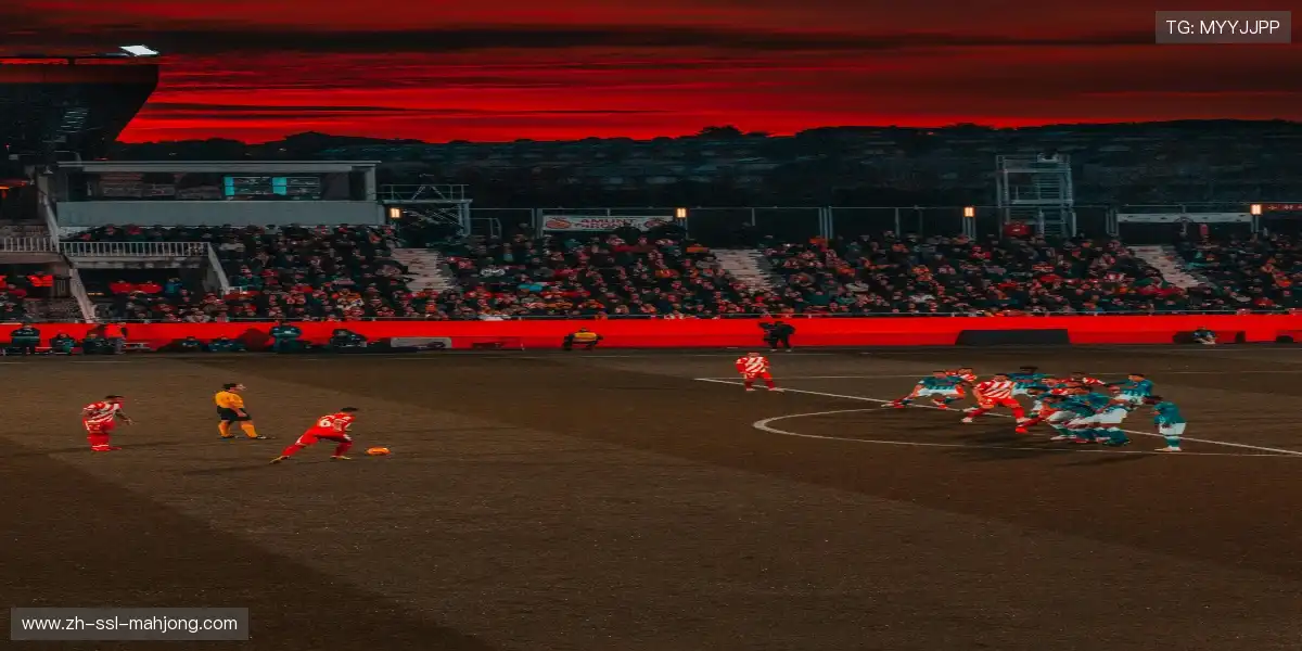 ⚽ 边路传中精准制导，射手调整射门一气呵成，绝杀时刻即将来临！🎯